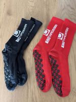 TapeDesign Socken rot schwarz mit Anti-Rutsch-Noppen Gr.41-4