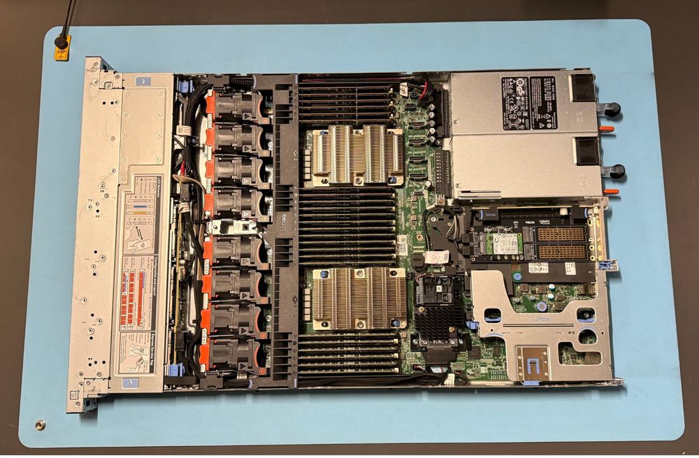 Dell R640, 2x Gold 6138, 768GB, 9.6TB SAS, Rails (Gebraucht) in ...