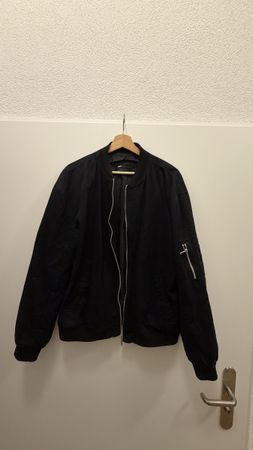 Schwarze Bomberjacke von Asos