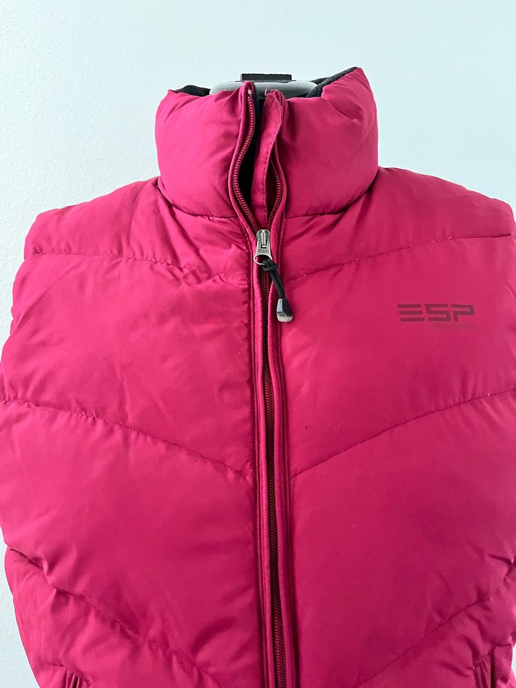 Esprit Gilets & Westen: Weinrote Steppjacke – Gebraucht aus Buchs SG von Vrenilein 1