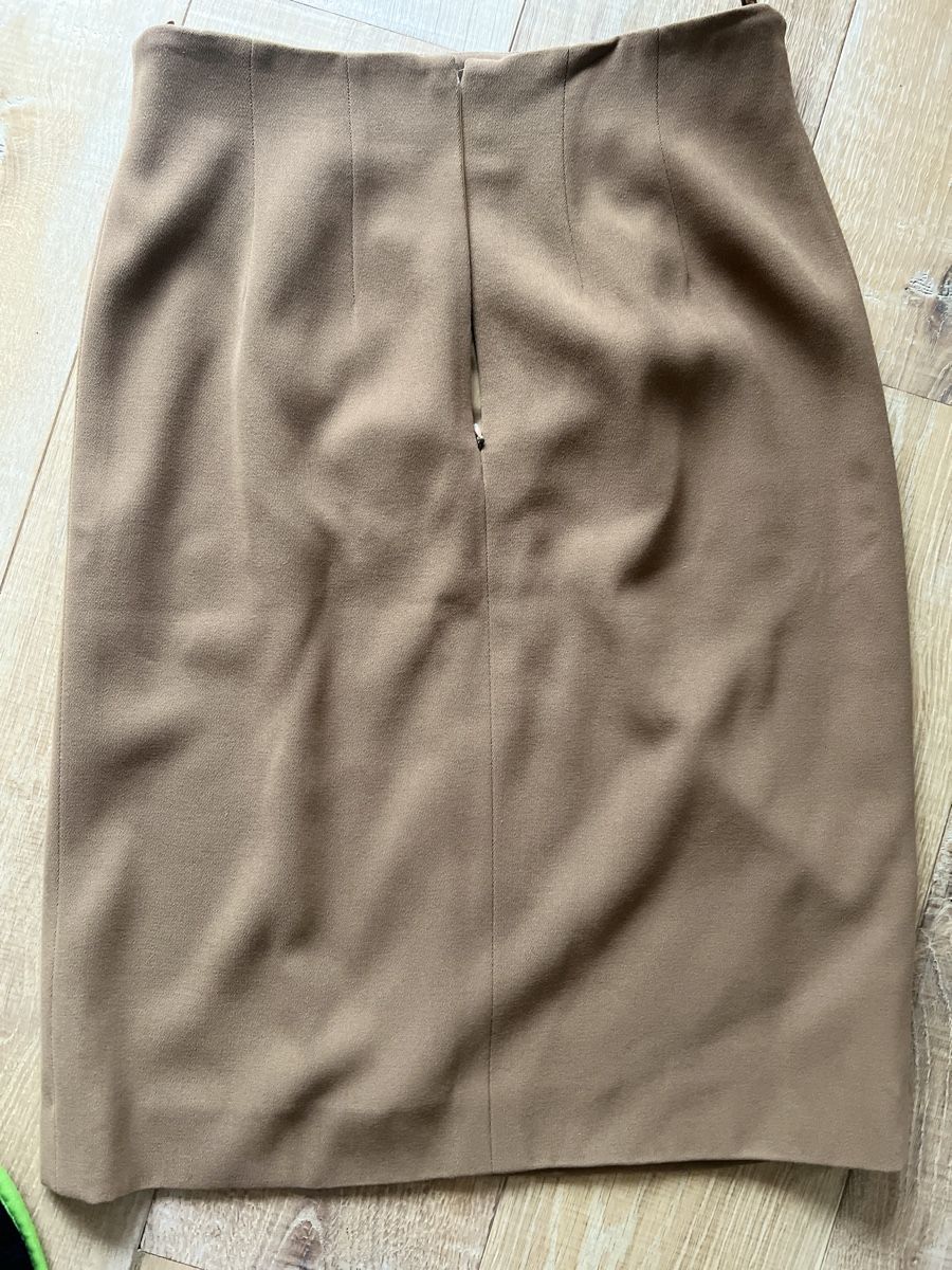Celine Gonne: CELINE Paris, jupe taille 38, couleur camel – Usato da Nyon venduto da ikel78 2