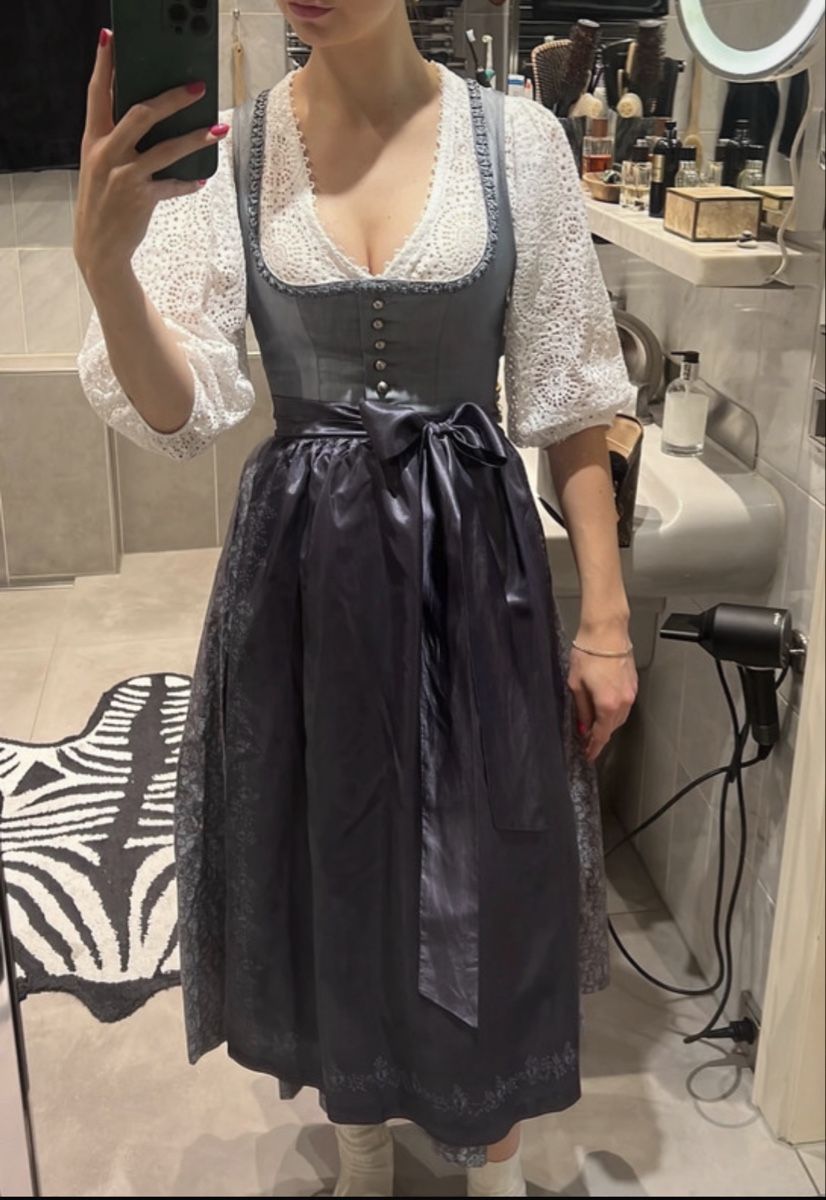 Vestiti: Dirndl Trachtmacher grau Seide Gr. 34 – Usato da Zürich venduto da janni_jj12 1