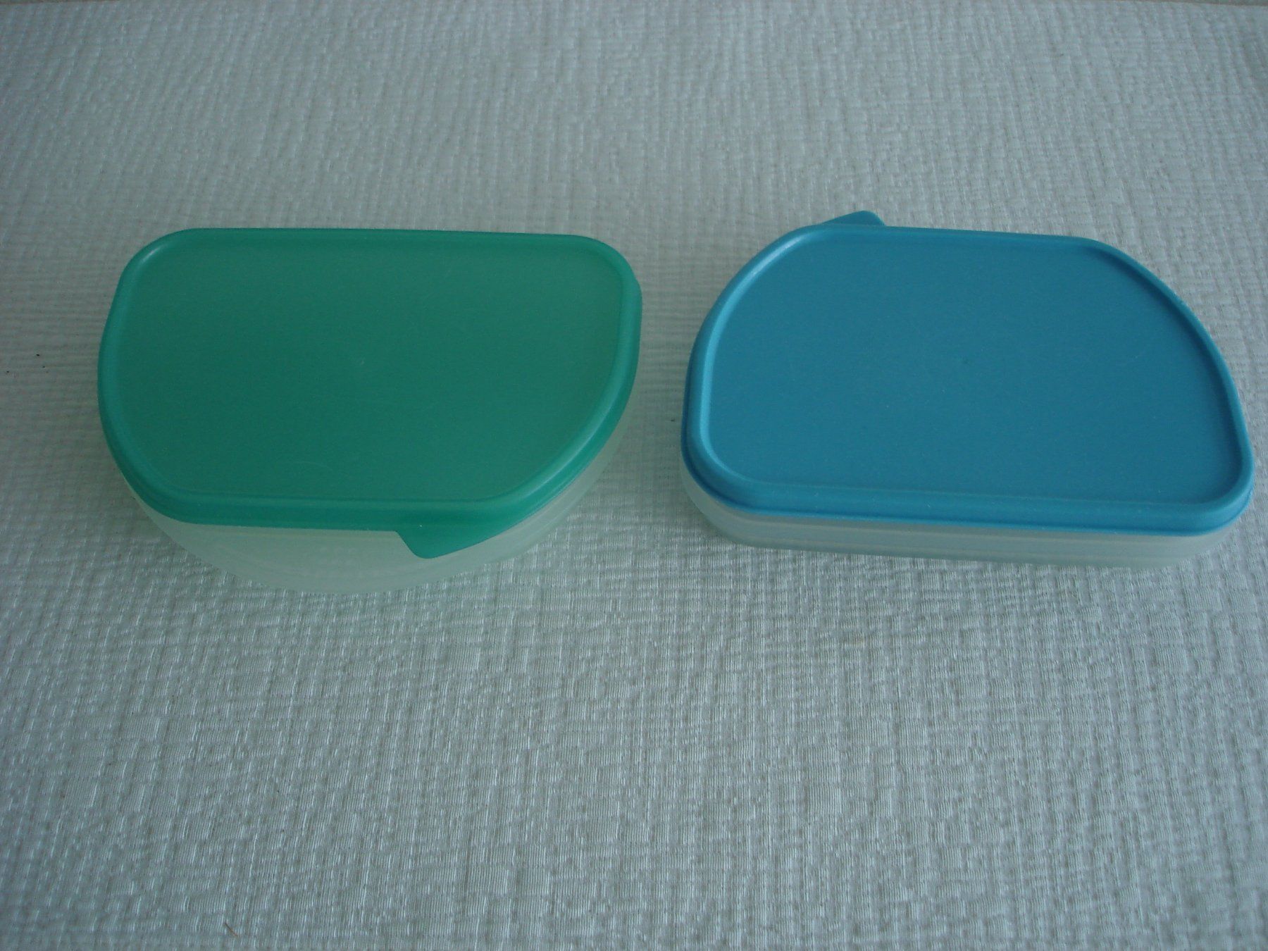 Tupperware Contenitori & Simili: 3 Tupperware Behälter: 2 x Lunchbox & 1 x runde Behälter – Usato da Regensdorf venduto da anna059 1