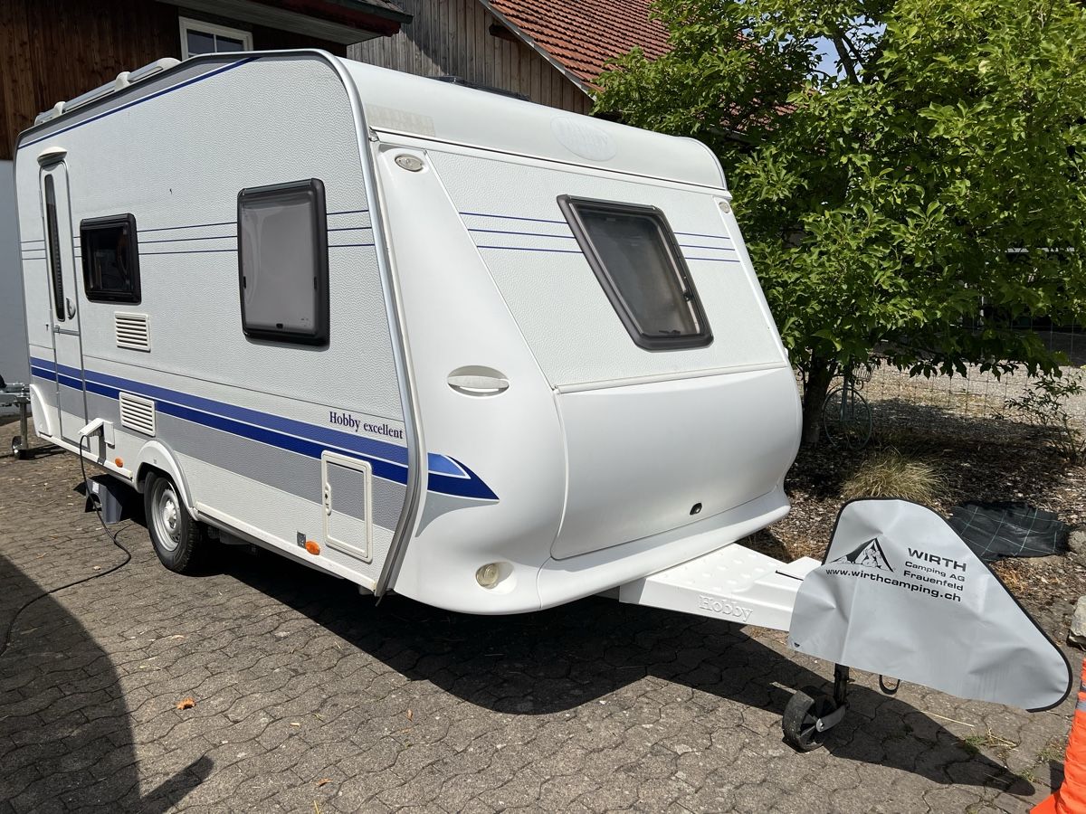 Hobby Camping Fahrzeuge: Wohnwagen Hobby 410 SFE excellent automover – Gebraucht aus Kaltenbach von Piantoni