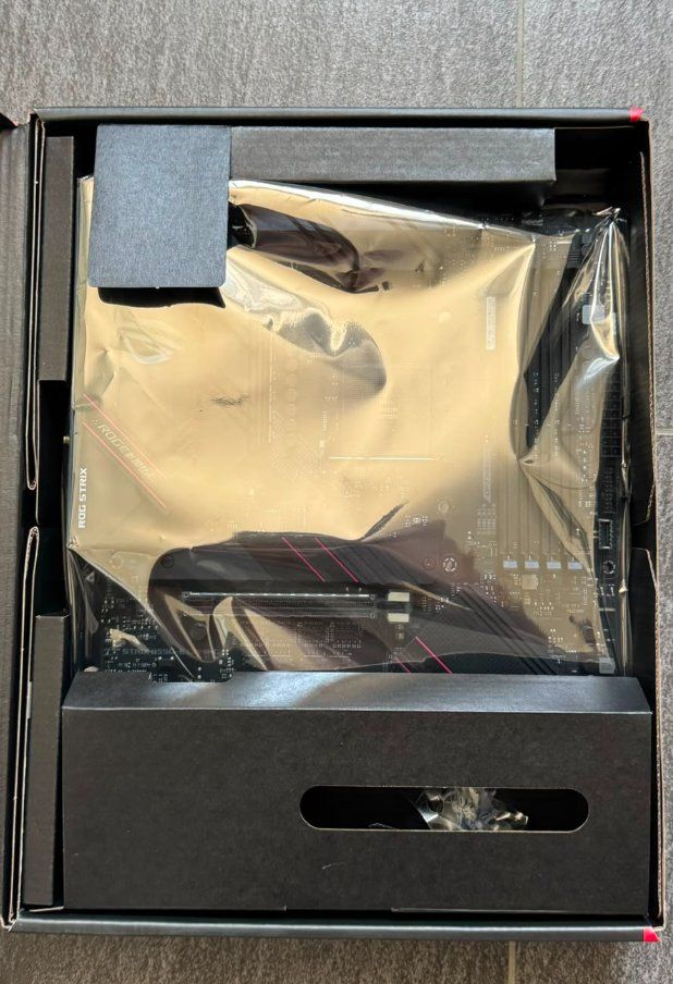 Guinzagli & Collari: ASUS ROG STRIX B550-E GAMING - AM4, AMD B550, ATX – Usato da Dagmersellen venduto da Purppetz