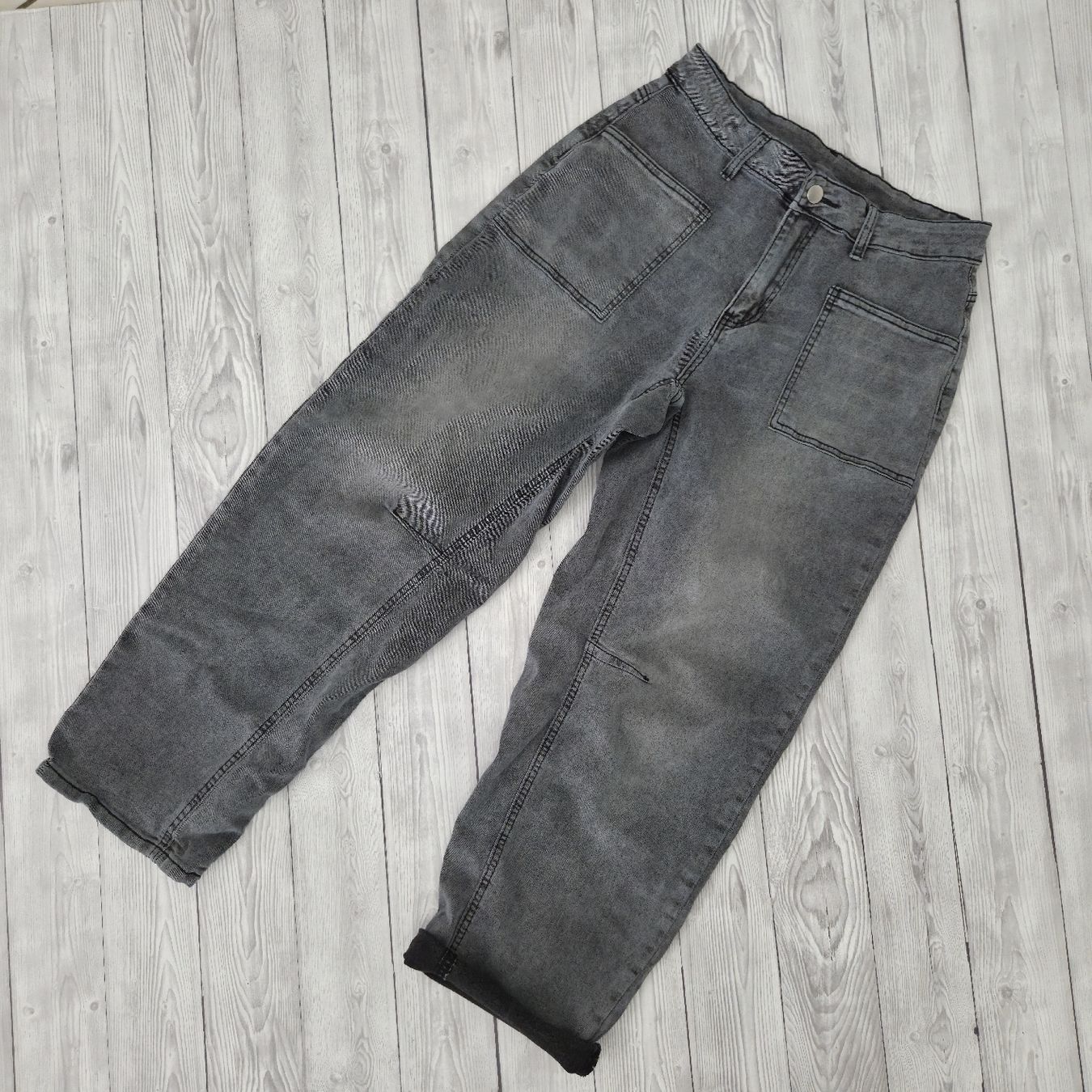 Jeans: Graue Barrel Jeans, Grösse L, bequeme Passform – Nuovo (secondo la descrizione) da Näfels venduto da CH.Kchlineknopf