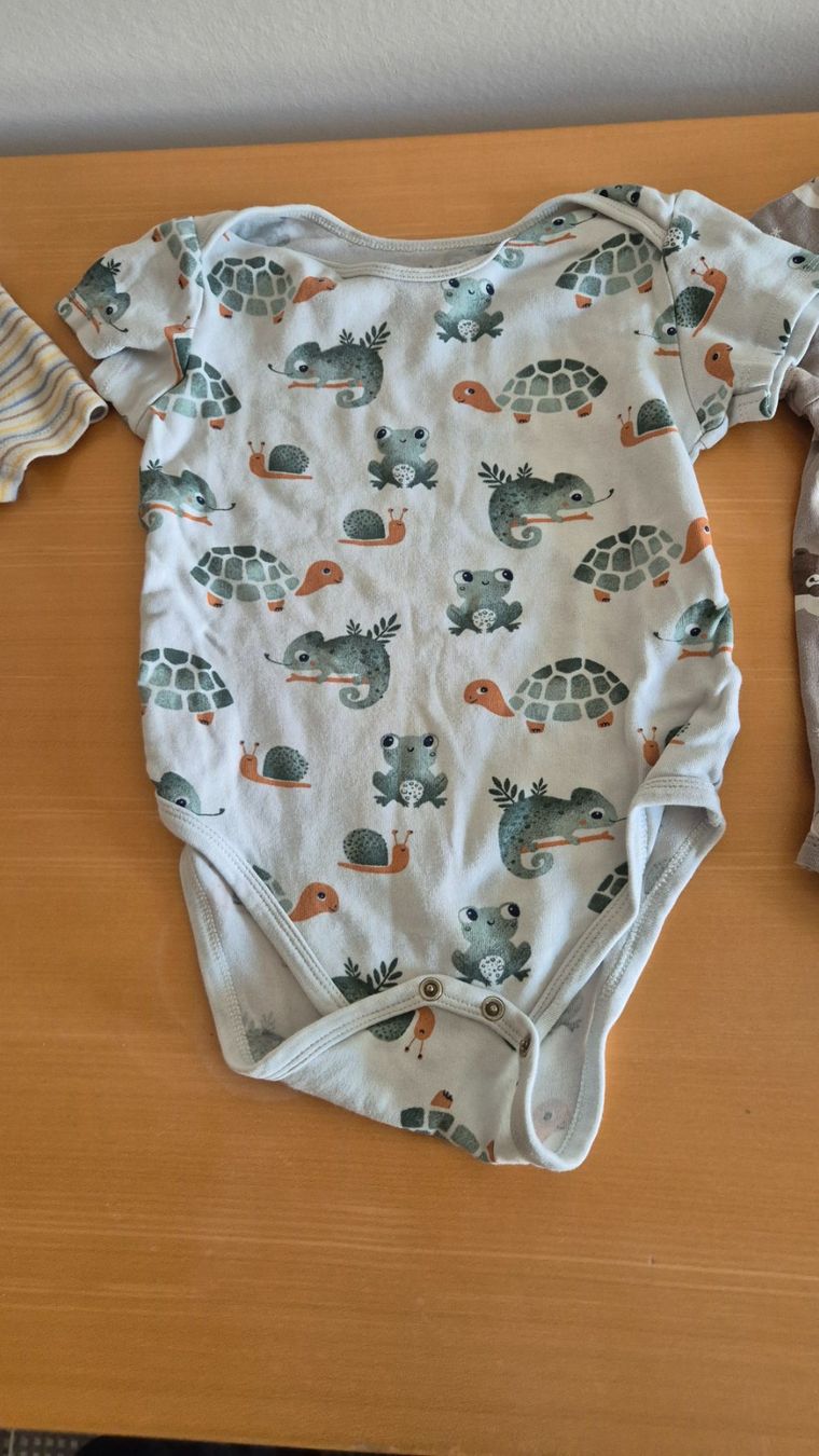 Lotti di vestiti: 5 bodys m. courtes C&A et SMILE, taille 98 – Usato da Goumoens-la-Ville venduto da cfaIII 5