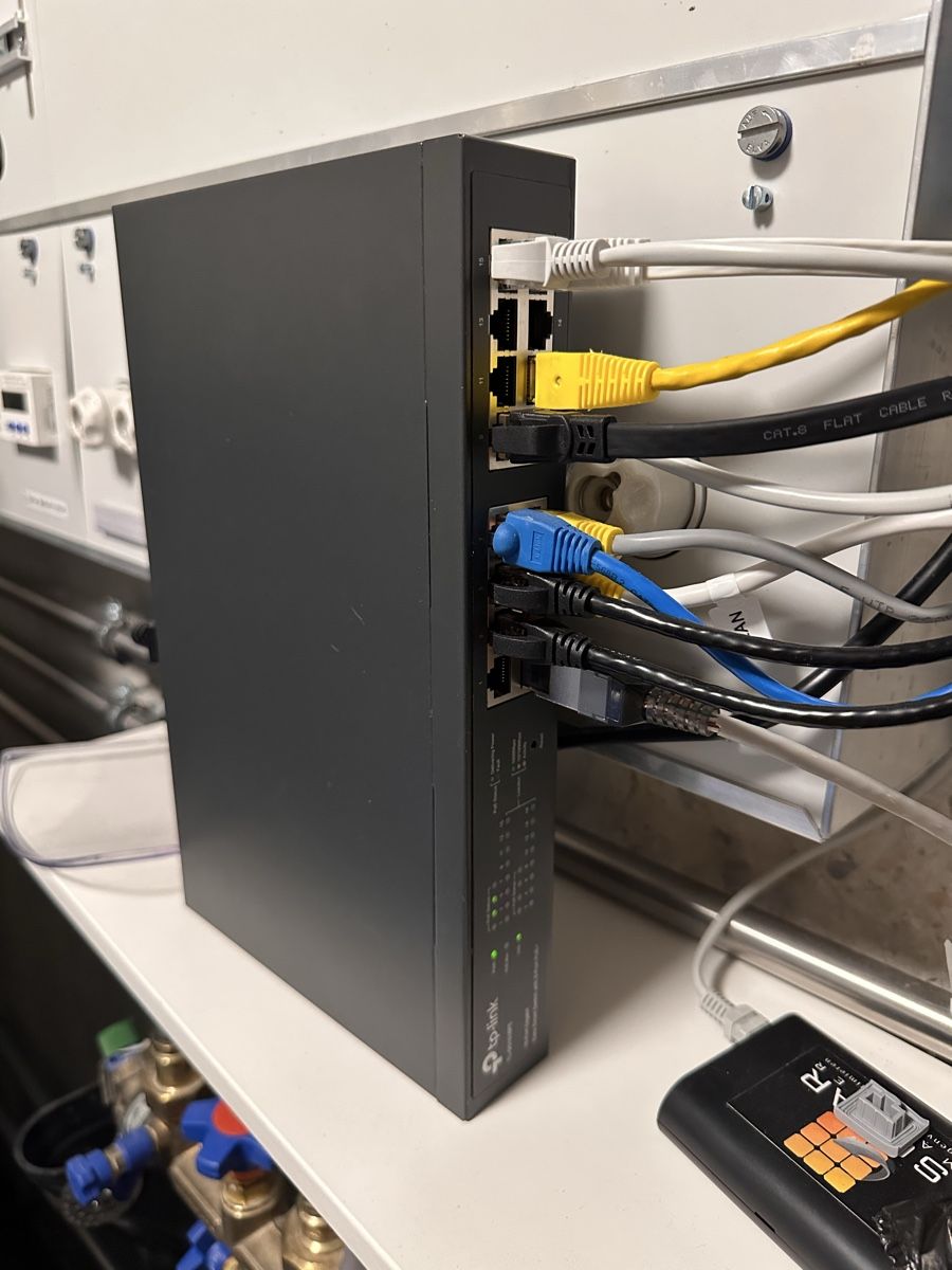 TP-Link Modem & Router: TP-Link Tl-Sg1016pe Netzwerkswitch – Usato da Wangen an der Aare venduto da buqa7