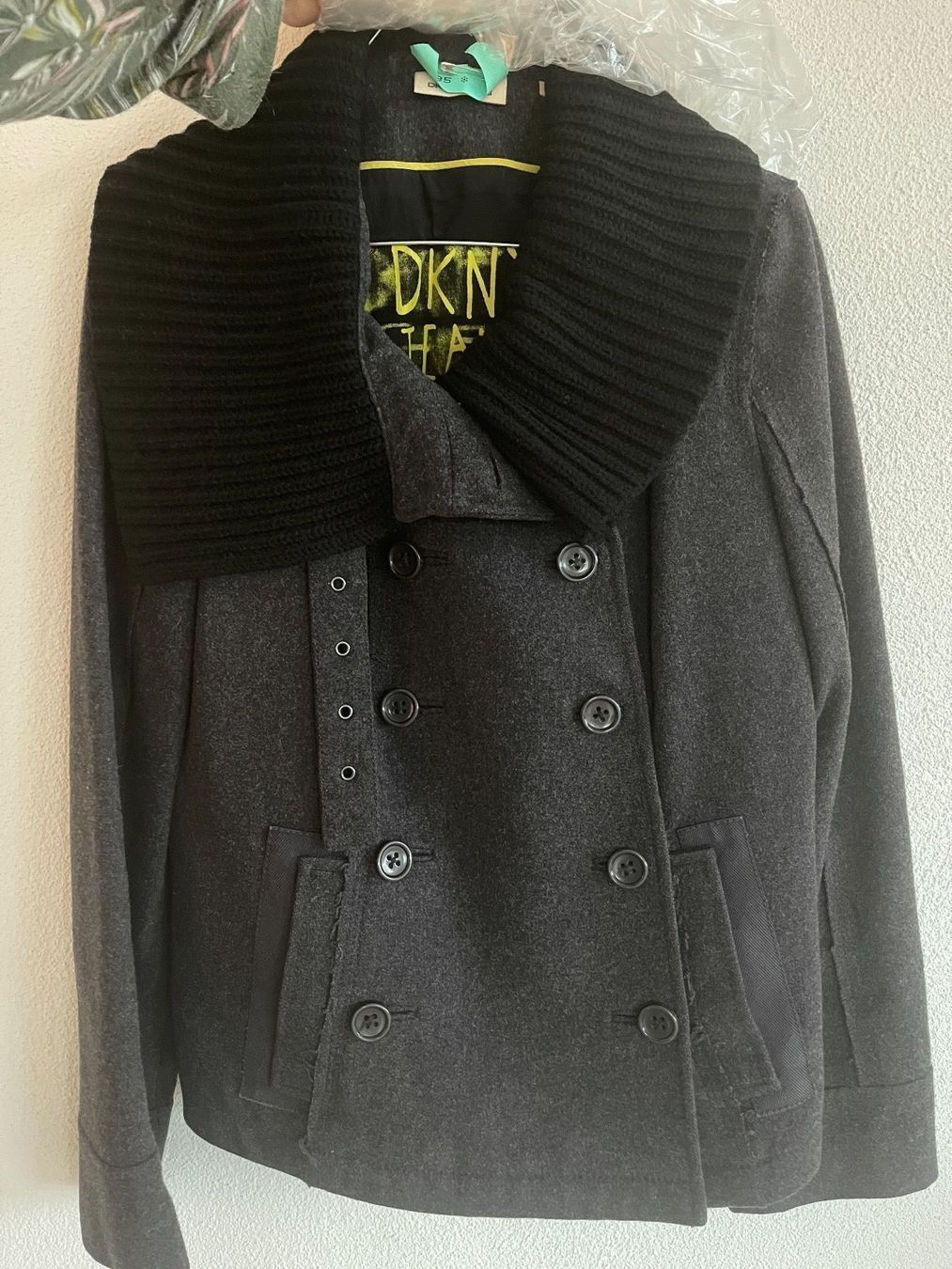 DKNY Mäntel: Mangel DKNY – Gebraucht aus Rickenbach b. Wil von iah_pg6d