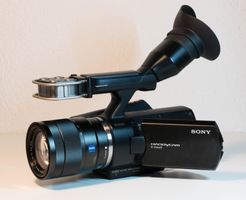 Sony NEX-VG10 Camcorder mit Zeiss 16-70mm f4 Objektive