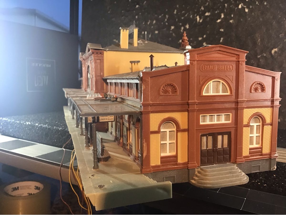 Kit di modellismo & Modellini statici: MODELL BAHNHOF GEBÄUDE – Usato da Männedorf venduto da Spezial-Modelle 2