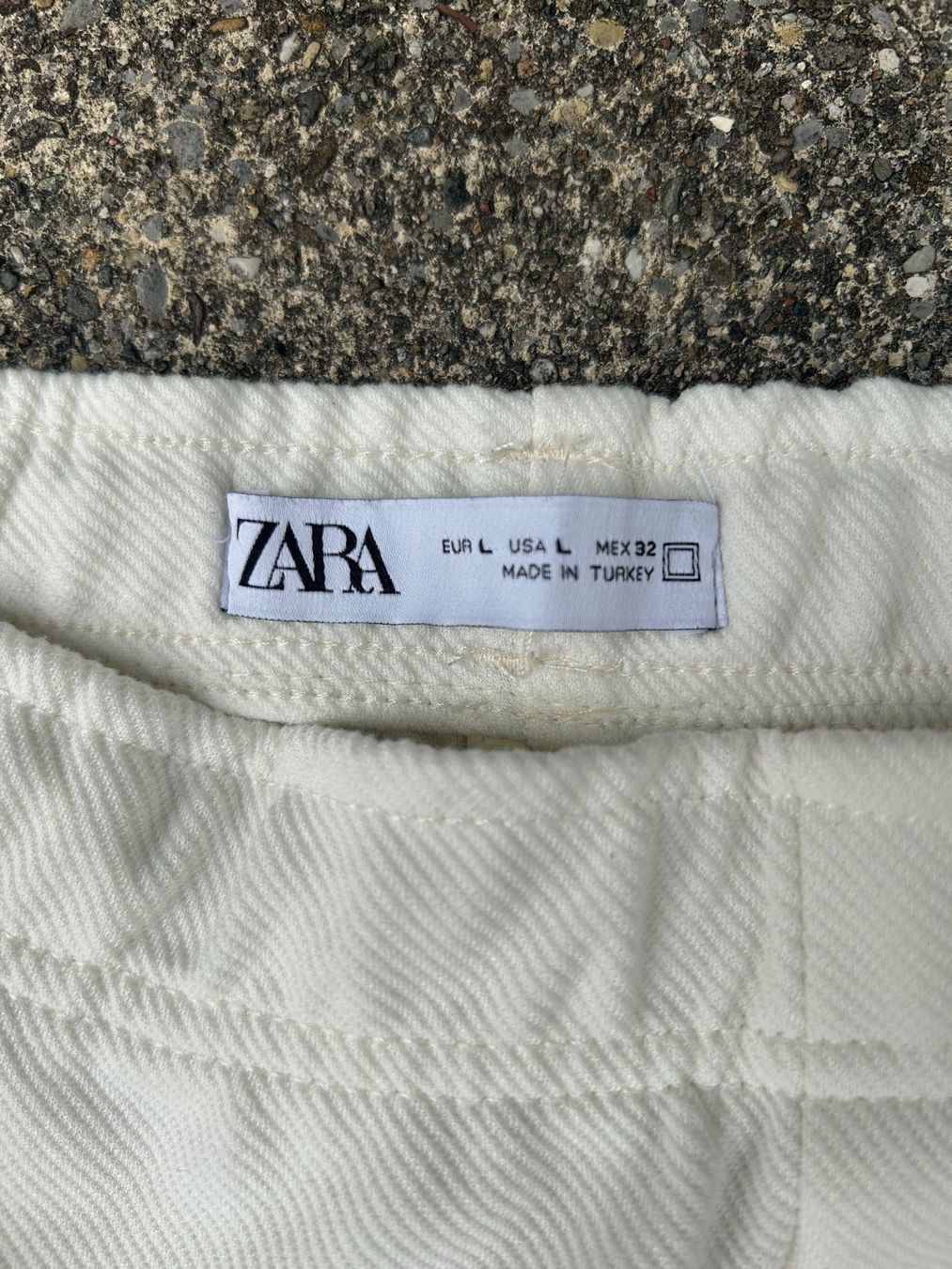 Zara Pantaloni: Zara Shorts | Grösse L – Usato da Ebmatingen venduto da Elee_12 2