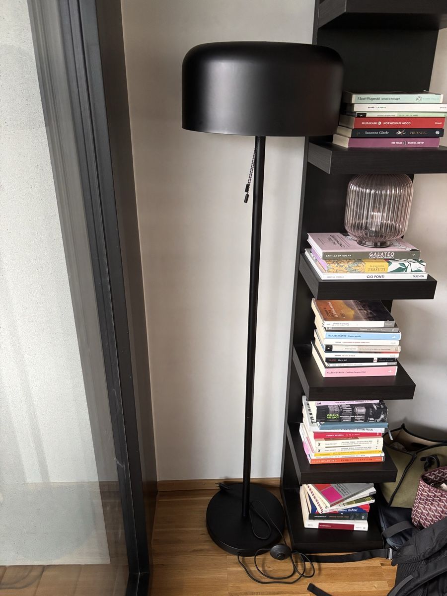 Lampade: Lampada da terra nera elegante, perfetta per l'autunno. – Usato da Zürich venduto da gio_fg7s 1