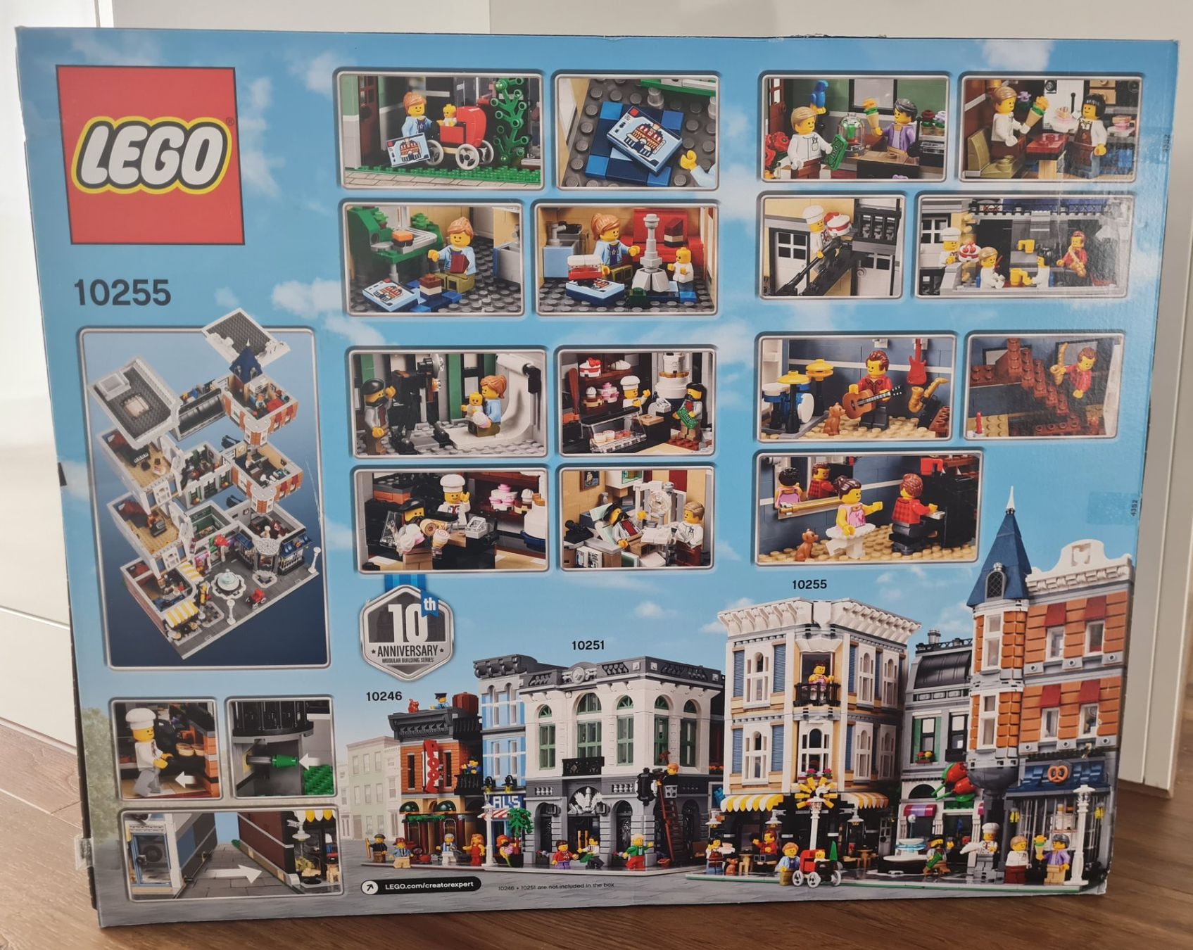 Lego Giocattoli: LEGO Creator Expert Stadtleben 10255 – Nuovo e nell'imballaggio originale da Hinteregg venduto da BrickHeaven 1