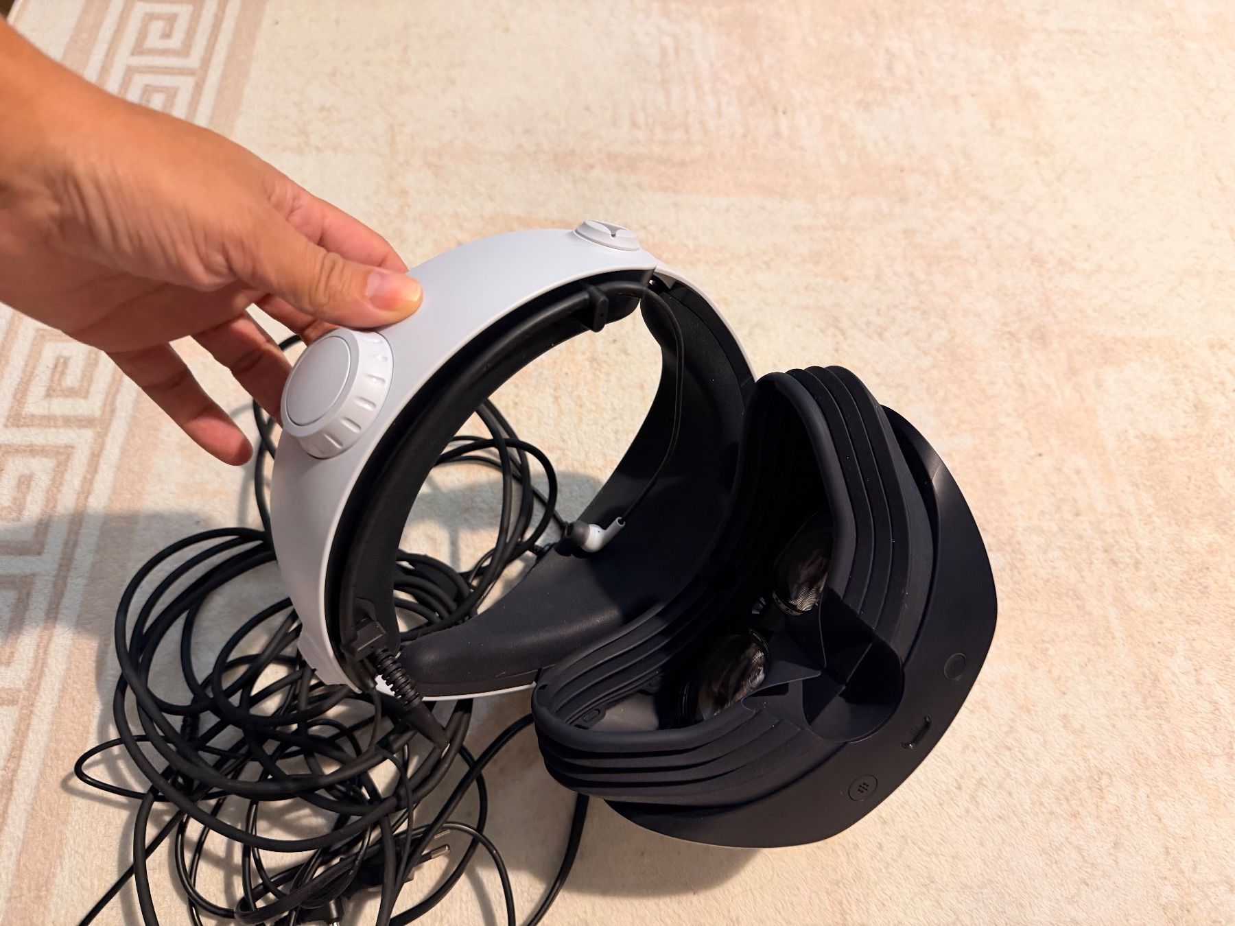 Sony Casco VR: PlayStation VR2 Headset mit zwei Controllern gebraucht – Usato da Kloten venduto da xhu_pmj7 1