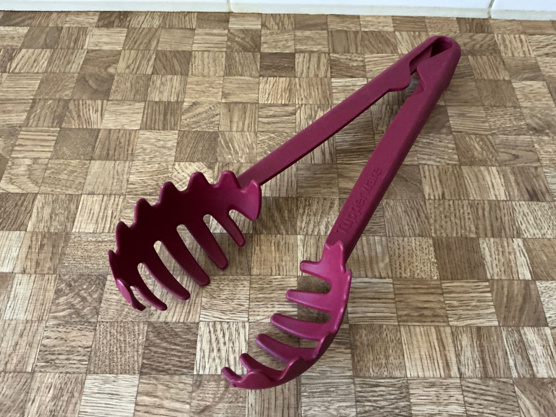 Tupperware Behälter & Ähnliches: Tupperware Spaghettizange – Gebraucht aus Birmensdorf ZH von Hilhan