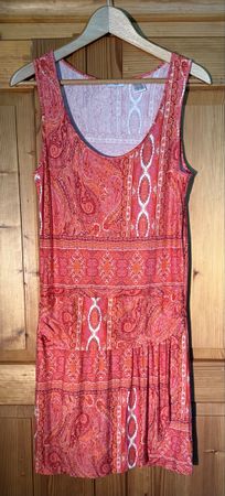 Sommerliches Kleid mit Muster, Grösse M - Top Zustand!