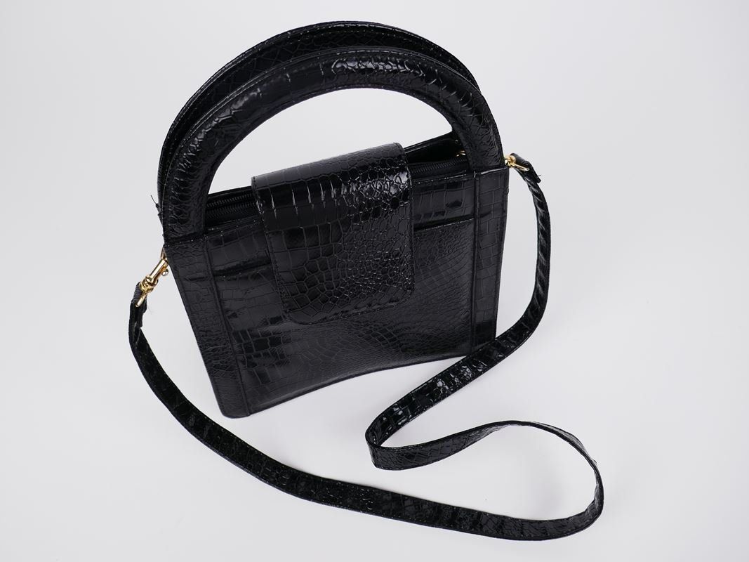 Taschen für Damen: schwarze Tasche – Gebraucht aus Urtenen-Schönbühl von Restwert_Schoenbuehl 7