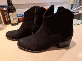 Schwarze Wildleder Stiefeletten Gr. 39