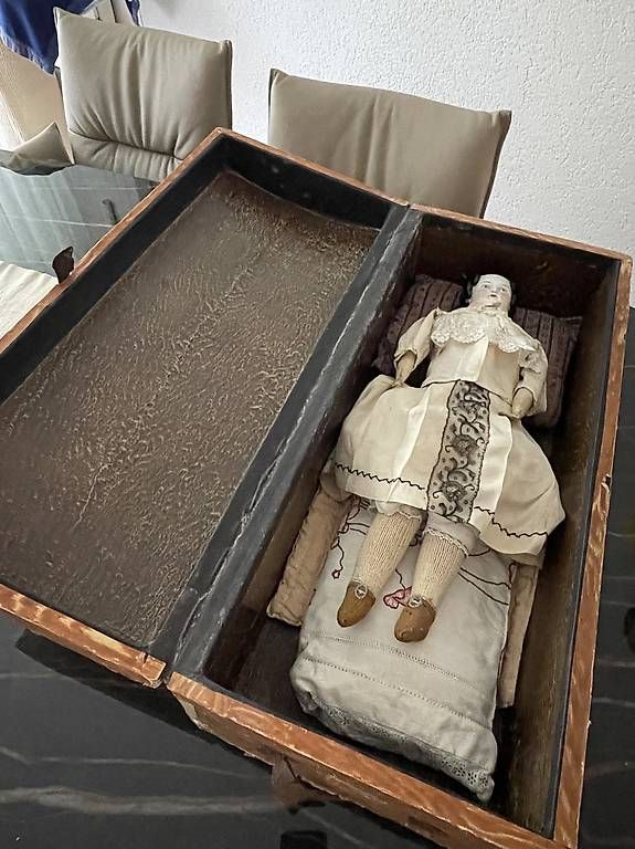 Bambole: Antike Porzellan Puppe mit Truhe – Usato da Schaffhausen venduto da stregina 1