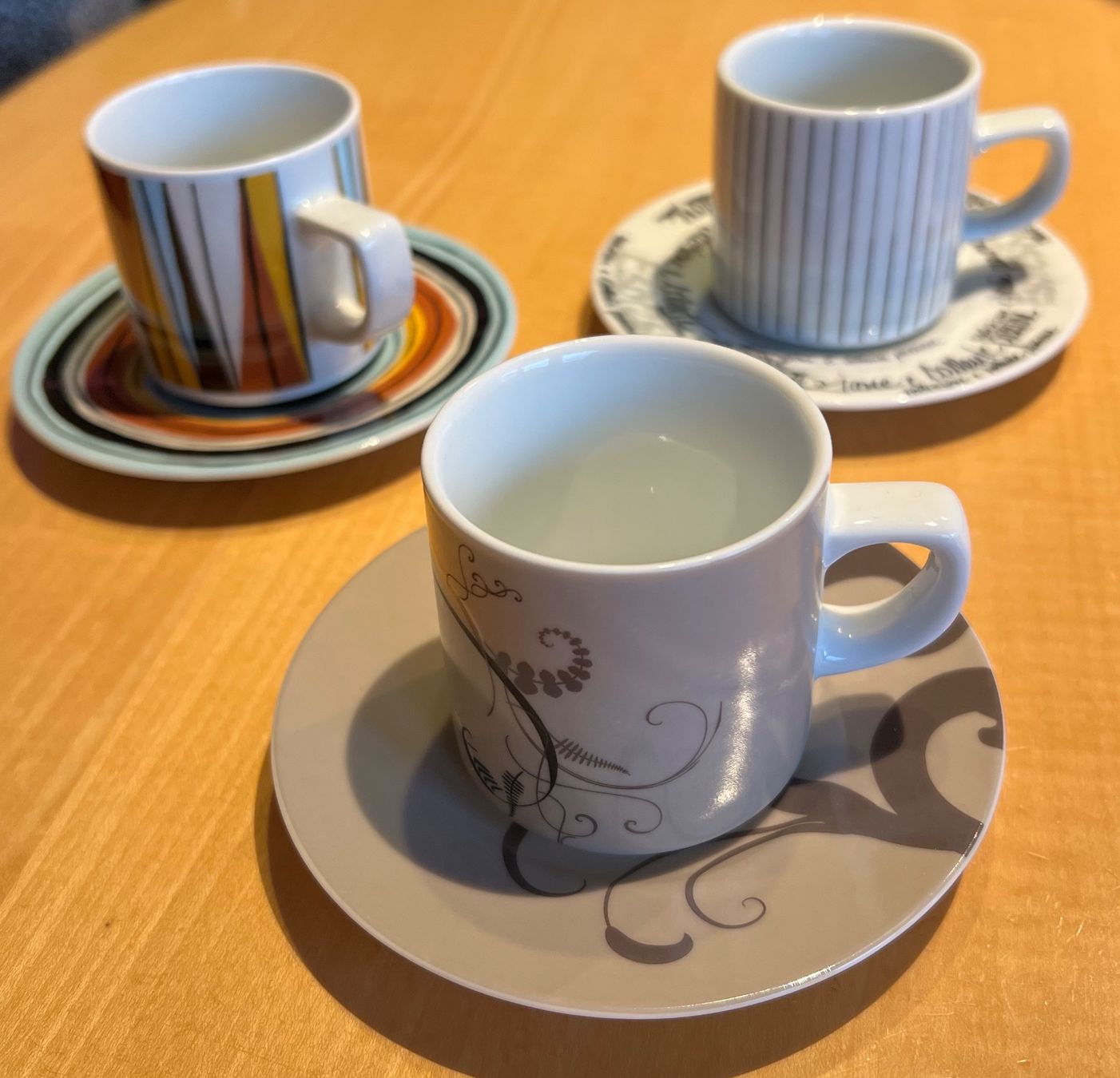Tassen: Espressotassen 3 Stück mit Unterteller – Gebraucht aus Liestal von FlomiVivi