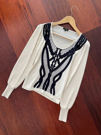 Pull femme Escada blanc avec broderie noire taille XS