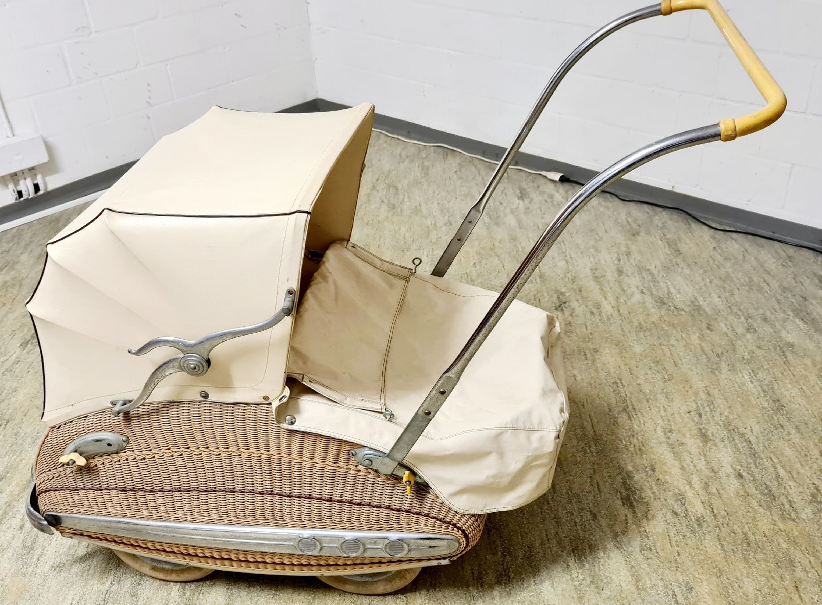 Wisa Gloria Kinderwagen: Poussette enfant Wisa Gloria – Gebraucht aus Biel/Bienne von gde_2hgy
