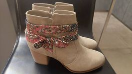 Ungetragene Stiefeletten beige mit farbigem Band, Grösse 39