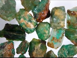Smaragd Rohsteine 62 ct – Swat Pakistan – 17 Stück