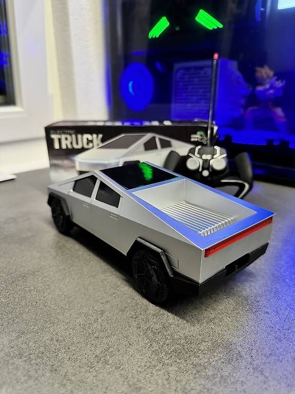 Modellini d'auto: Tesla Cybertruck RC Car / Modelauto – Usato da Möriken AG venduto da E60Veni 2
