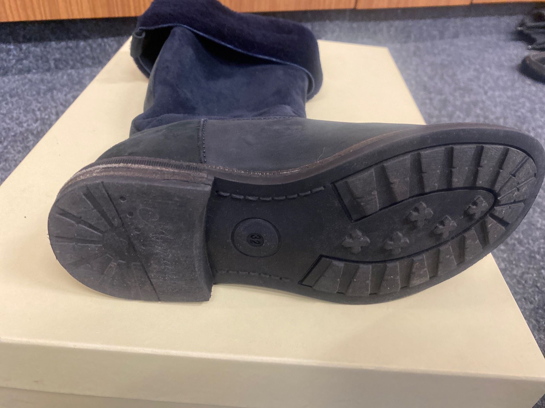 Armani Scarpe per ragazze: neue Giorgio Armani Winterstiefel 32 blau – Nuovo e nell'imballaggio originale da Lachen SZ venduto da LuganoLugano 7