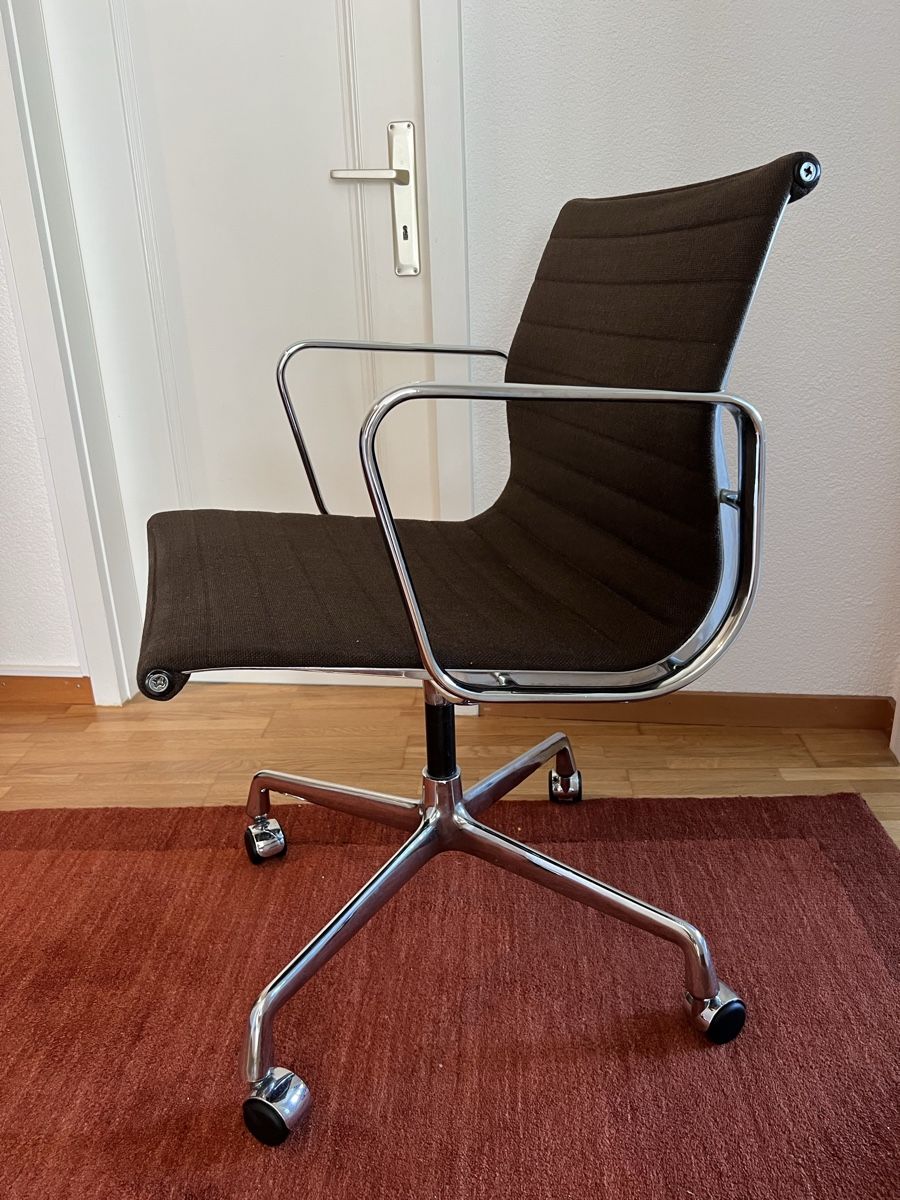 Vitra Chaises: Vitra Eames Stuhl, braun – D'occasion à Zürich par Juli8050 1