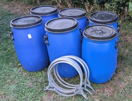 6 fûts à fruits 60l plastique avec couvercles et cerclages