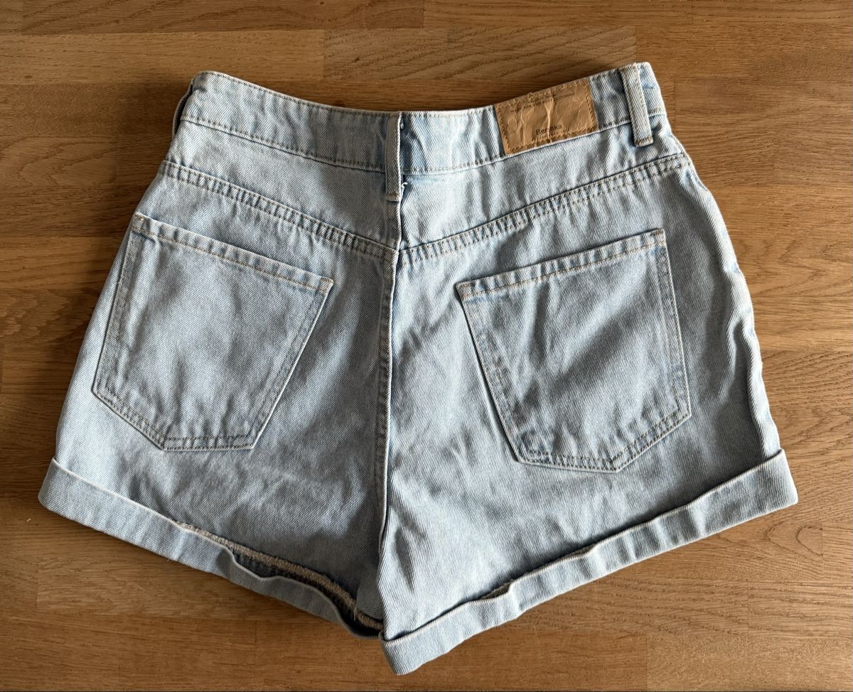 Bershka Jeans: Jeansshorts, Bershka, Grösse 38 – Usato da Anglikon venduto da Haraldinho 1
