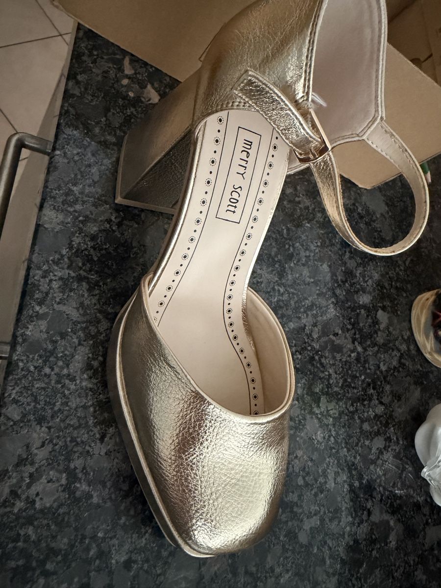 Scarpe da donna: Merry Scott gold platform heels size 37 – Nuovo e nell'imballaggio originale da Baar venduto da Gar_f9sz 1