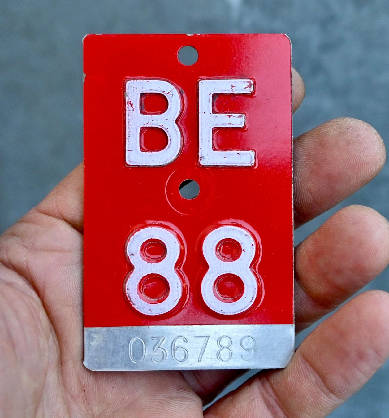 Insegne: Velonummer BE von 1988 - Bern – Usato da Pfaffhausen venduto da mono_rec