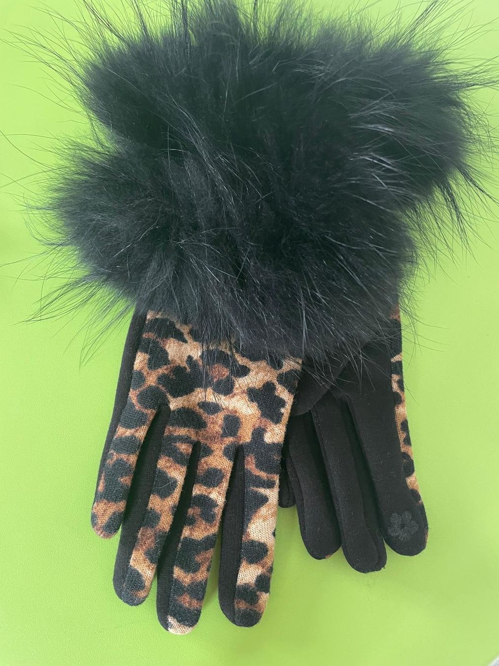Guanti & manicotti: Neue Handschuhe mit Leo-Muster und "Puschel" – Nuovo e nell'imballaggio originale da Meilen venduto da sho_vct5