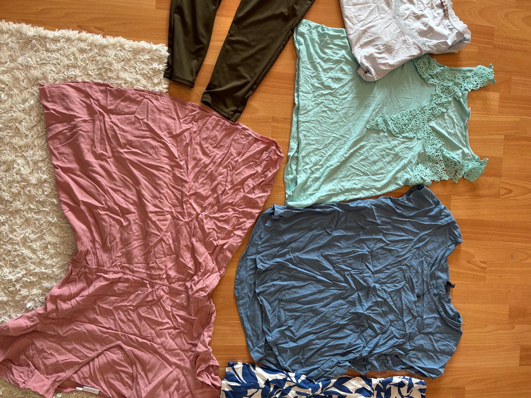 Lotti di vestiti: Damenkleider-Paket ca. grösse L – Usato da Olten venduto da Sonjason 2
