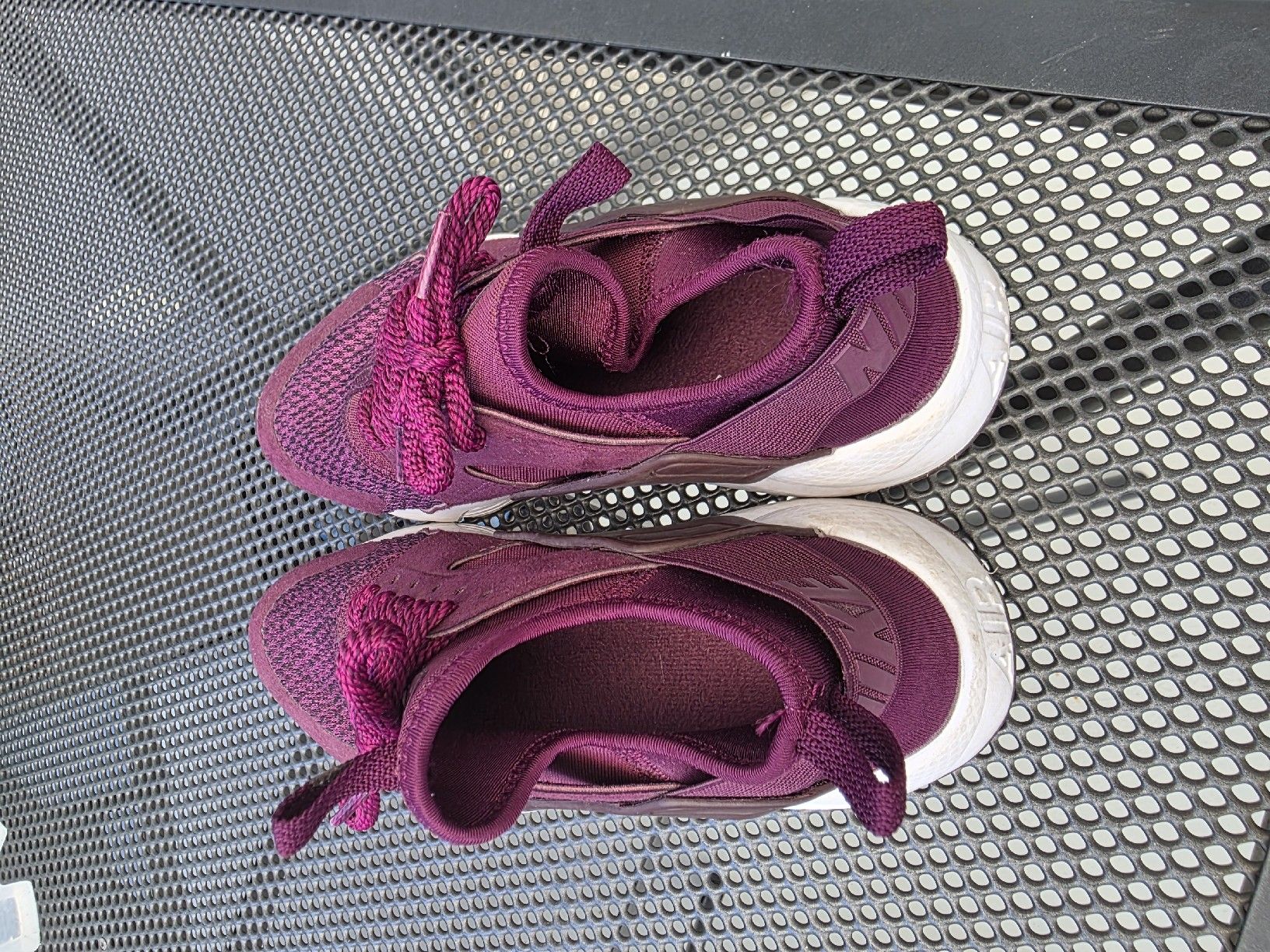 Nike Scarpe da donna: Nike Huarache Grösse 38.5 – Usato da Oberbüren venduto da UC1987 1