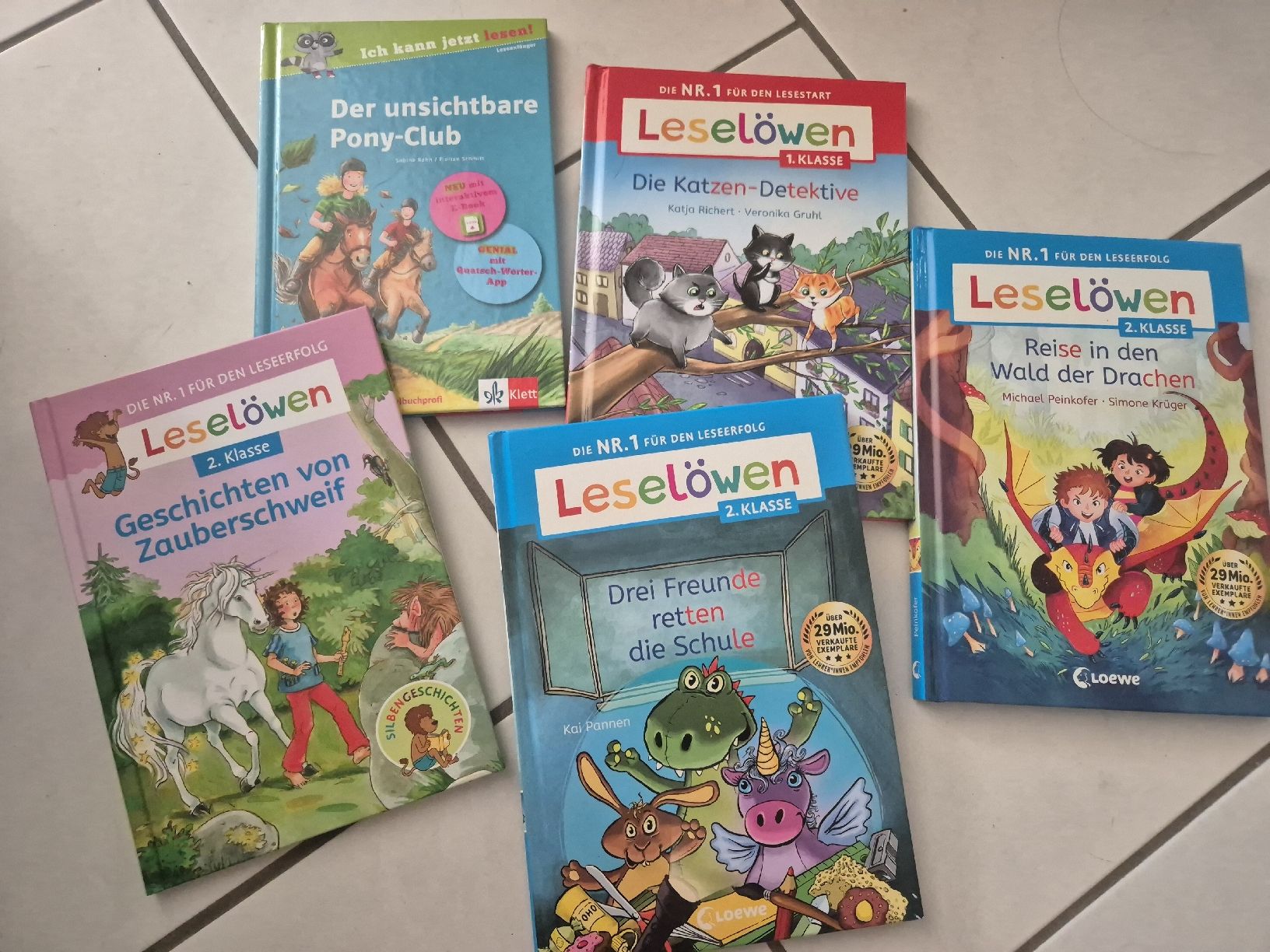 Livres: lesebücher 1 und 2 Klasse – D'occasion à Bronschhofen par Shainarose