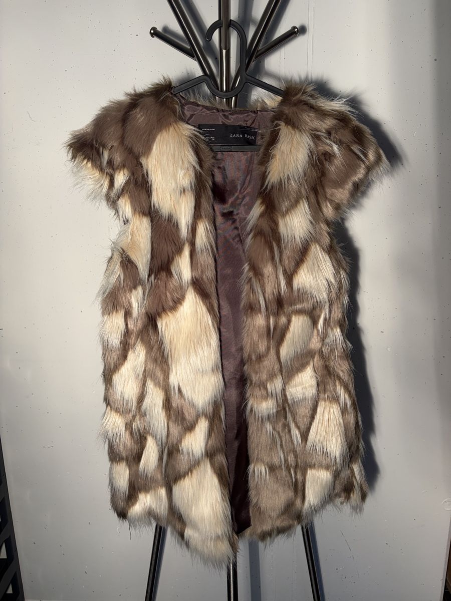 Zara Gilets & Westen: Weste Zara Basic Kunstfell braun beige Grösse M – Gebraucht aus Büsserach von SalebyGianni