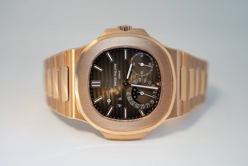 Patek Philippe Orologi: Schutzfolie Patek Philippe Nautilus 5712 – Nuovo e nell'imballaggio originale da Fislisbach venduto da IboTrade 1