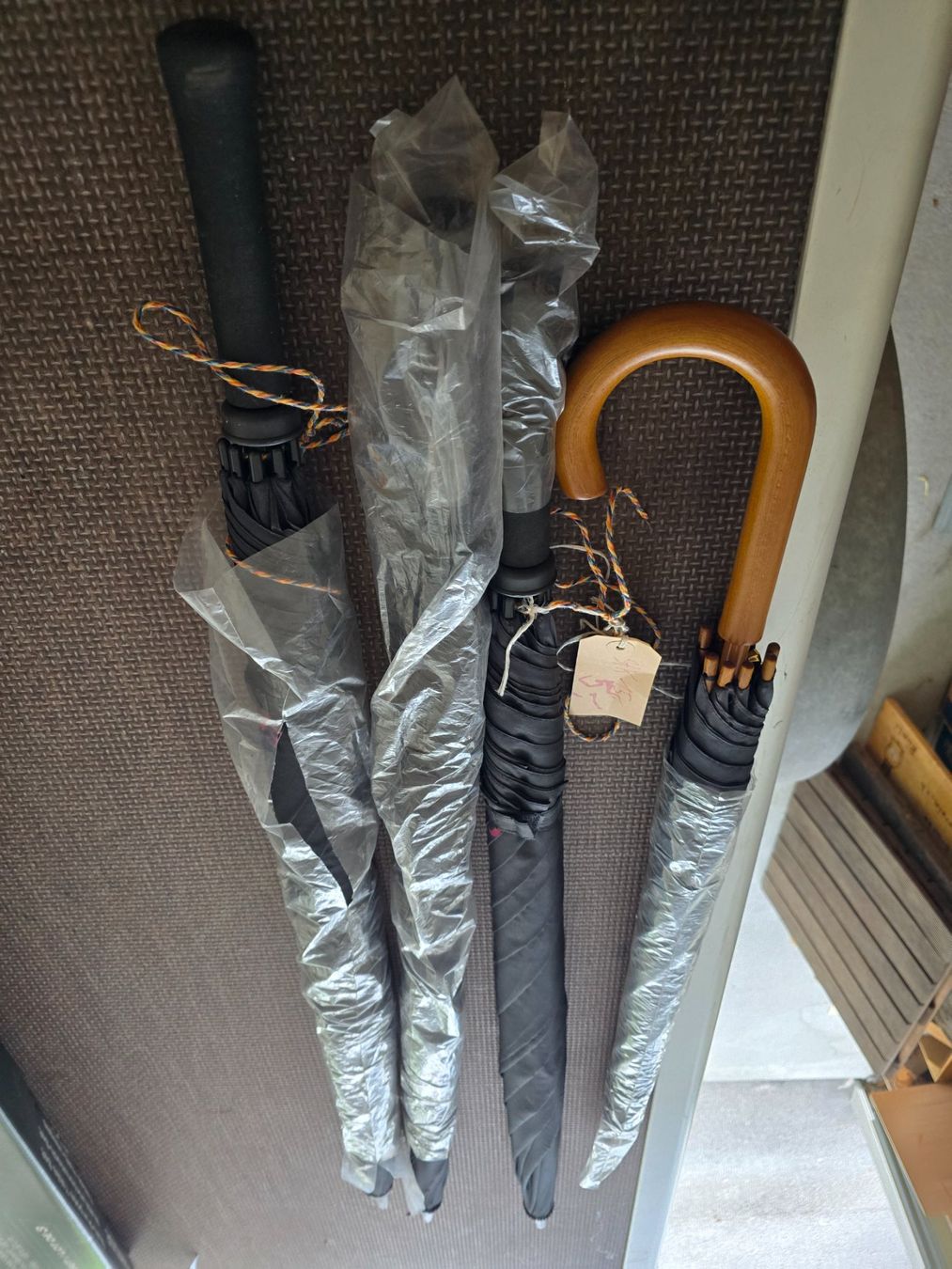 Regenschirme: Regenschirm schwarz – Neu und originalverpackt aus Emmenbrücke von bagger58