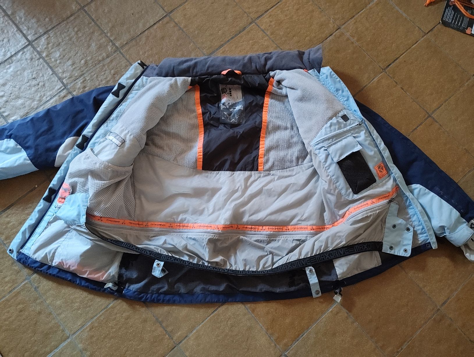 Lotti di vestiti: Ski-Jacke und -Hosen – Usato da Windisch venduto da grey_forrest 5