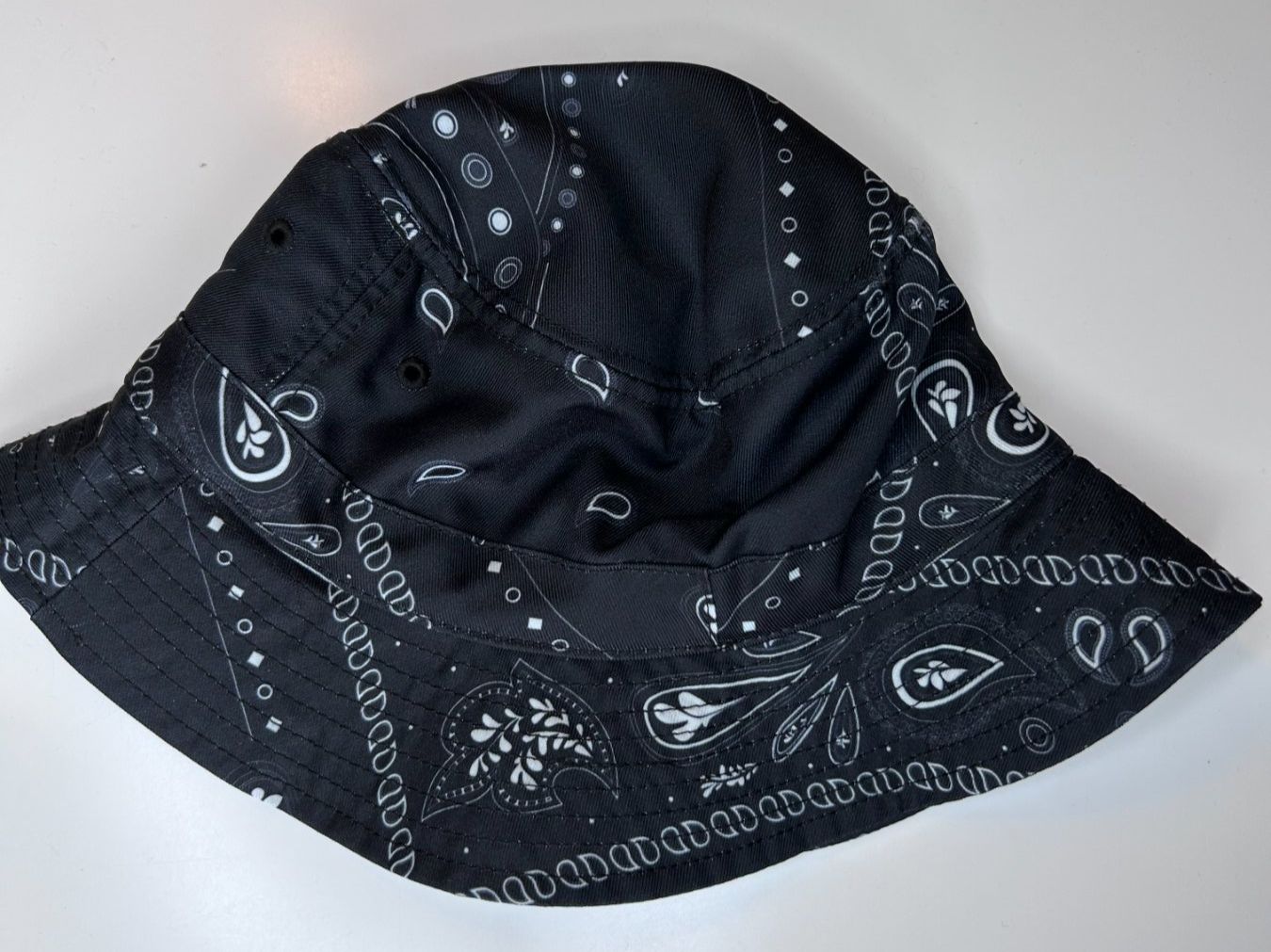 H&M Chapeaux, bonnets & casquettes: Criminal Damage Bucket Hat – D'occasion à St. Gallen par look-twice 2