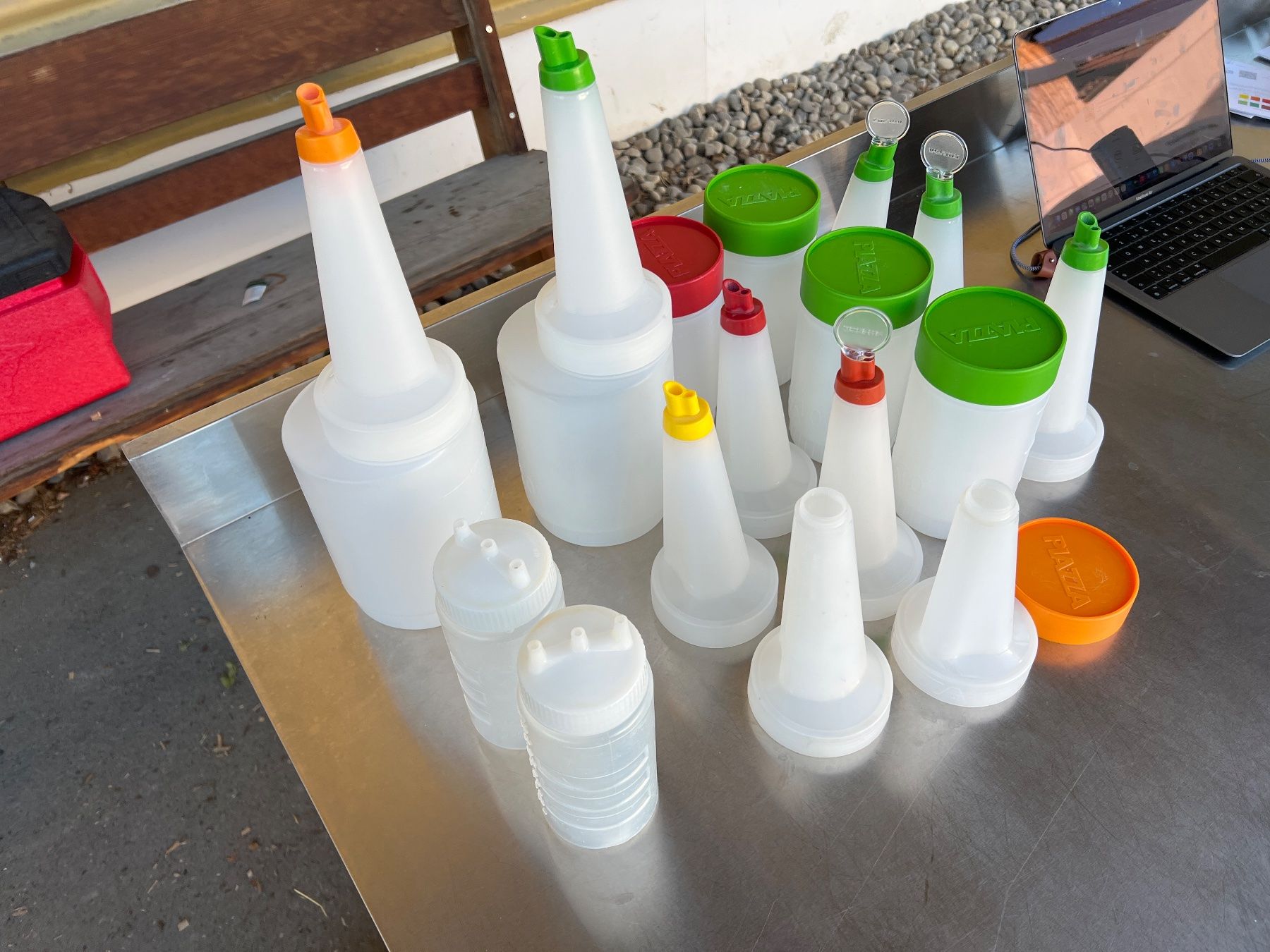 Elettrodomestici da cucina: Posten Saftflaschen / Saucenflaschen Speed Bottles Piazza – Usato da Gossau SG venduto da Sombat 1