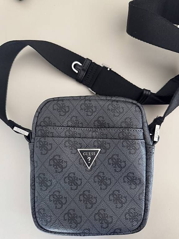 Borse da donna: Guess Umhängetasche + Karo-Hose Gr: M – Usato da Dübendorf venduto da trustedpicks