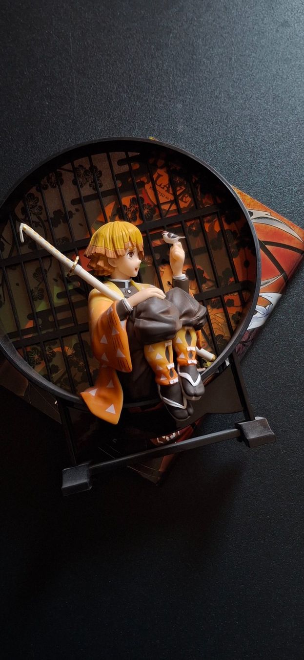 Statuette: Figurine- Zenitsu - demon slayer – Usato da Onex venduto da Louve.crz