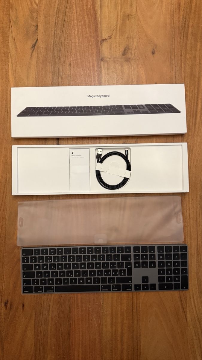 Apple Claviers: Apple Magic Keyboard / Tastatur, OVP komplett! – D'occasion à Domat/ Ems par saren92