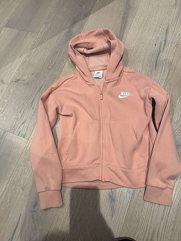 Nike Pullover & Sweatshirts: Nike hoodie kids – Gebraucht aus oetwil an der limmat von Nazeb